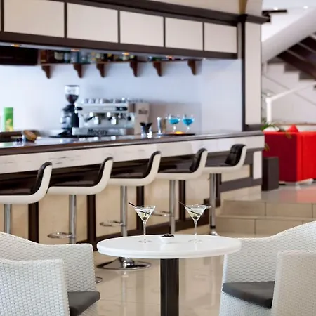 Dragos Del Sur מלון דירות